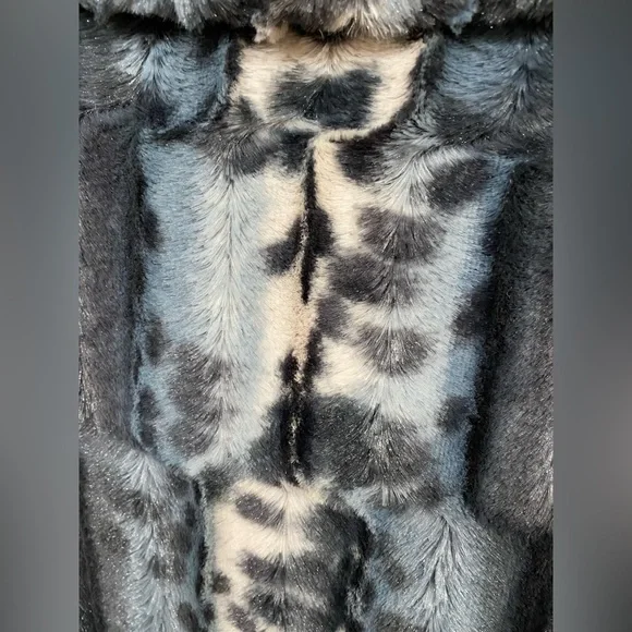 Dennis Basso Luxurious Faux Fur Jacket in Blue and Black - Picture 6 of 6